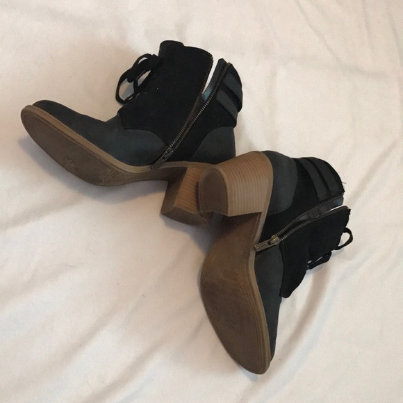 Roxy Booties - Picture 3 of 8